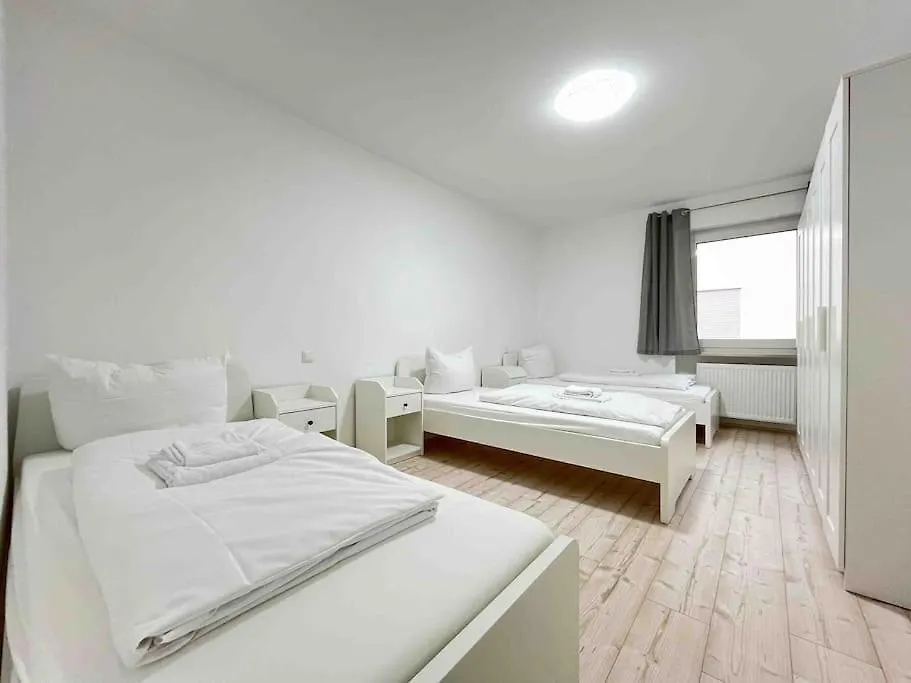 Apartment Lap101 - Grosse Moderne Monteurwohnung Uebergangswohnung Lappersdorf  Germany