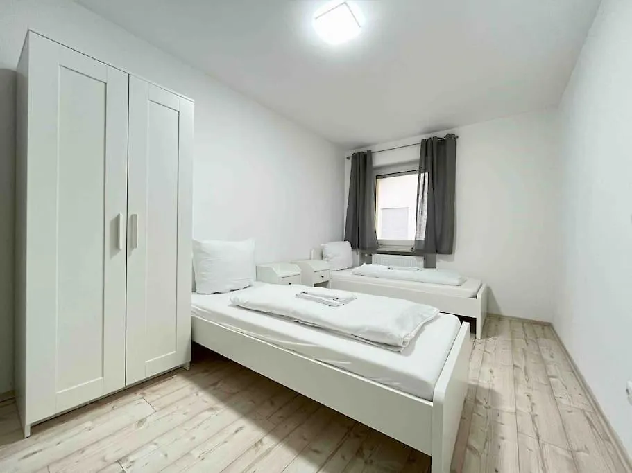 Lap101 - Grosse Moderne Monteurwohnung Uebergangswohnung Lappersdorf