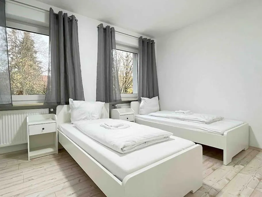 Lap101 - Grosse Moderne Monteurwohnung Uebergangswohnung Lappersdorf  Apartment