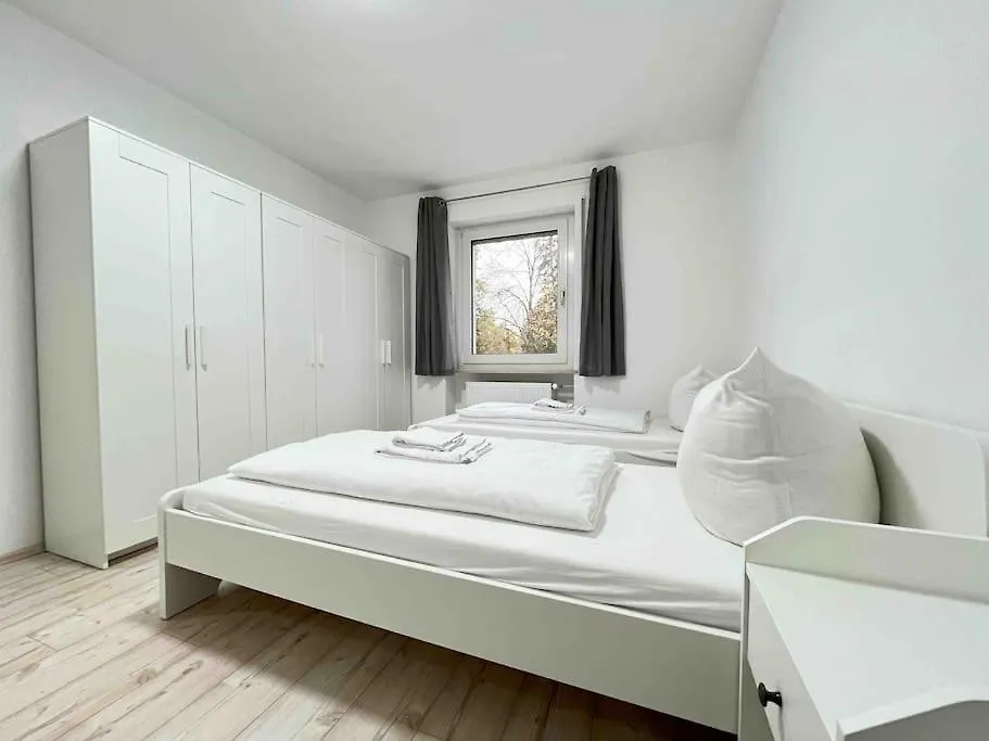 Apartment Lap101 - Grosse Moderne Monteurwohnung Uebergangswohnung Lappersdorf